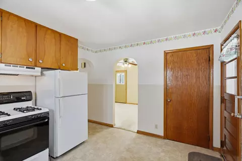 Entry Way - 1113 E 4th St, Marshfield, WI 54449 photo 1 of 2