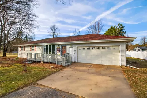 1160 Lakewood Ln, Wisconsin Rapids, WI 54494