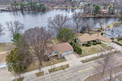 810 3rd St S, Wisconsin Rapids, WI 54494