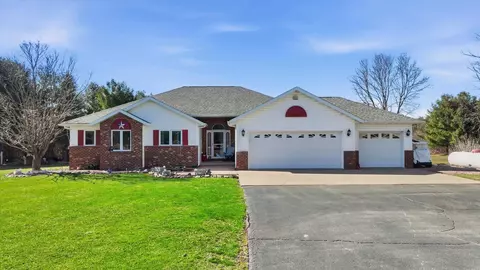 11712 Eisenhower Dr, Chili, WI 54420