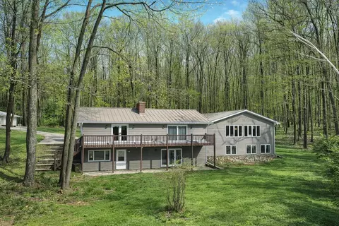 e1517 West Johnson Road, Iola, WI 54945