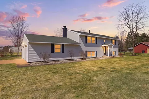 1561 Ojibwa Ln, Plover, WI 54467