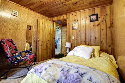 Bedroom - 2138 Sunset Dr, Tomahawk, WI 54487 photo 4 of 5