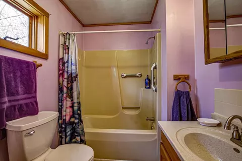 Bath - 2138 Sunset Dr, Tomahawk, WI 54487 photo 2 of 3