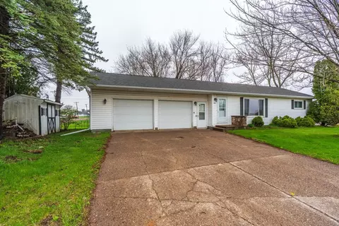 404 E Oak St, Abbotsford, WI 54405