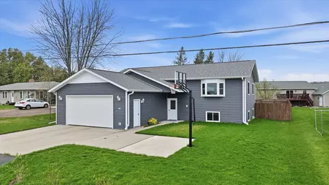305 W 29th St, Marshfield, WI 54449