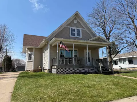 305 N Division St, Loyal, WI 54446