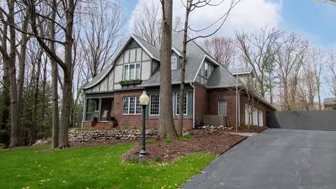 1706 Tall Oaks Dr, Wausau, WI 54403