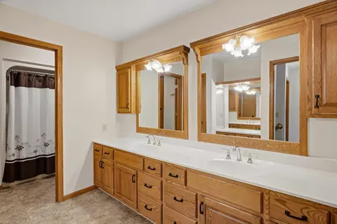 Bath - 112201 Marsh Rd, Marshfield, WI 54449 photo 5 of 7
