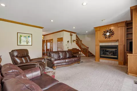 Living - 112201 Marsh Rd, Marshfield, WI 54449 photo 2 of 5