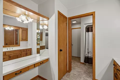 Bath - 112201 Marsh Rd, Marshfield, WI 54449 photo 6 of 7