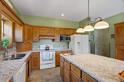 Kitchen - 112201 Marsh Rd, Marshfield, WI 54449 photo 5 of 5