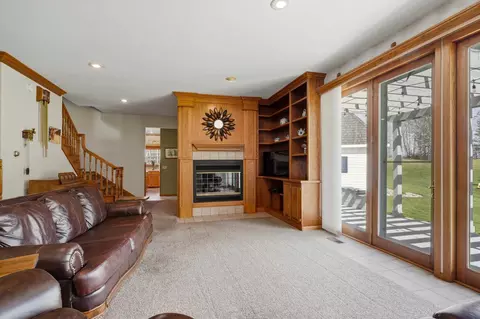 Living - 112201 Marsh Rd, Marshfield, WI 54449 photo 4 of 5