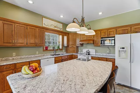 Kitchen - 112201 Marsh Rd, Marshfield, WI 54449 photo 4 of 5