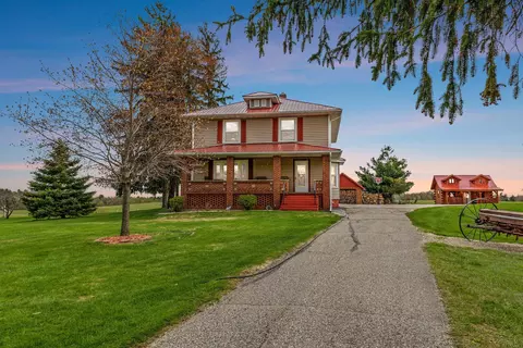 e721 County Road Mm, Iola, WI 54945