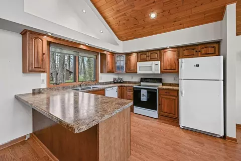 Kitchen - 7265 Arbutus Dr, Eagle River, WI 54521 photo 1 of 2