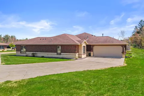 1901 Bluebell Ln, Stevens Point, WI 54482
