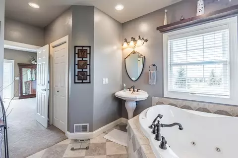 Bath - 171033 Mole Brook Rd, Ringle, WI 54471 photo 4 of 7