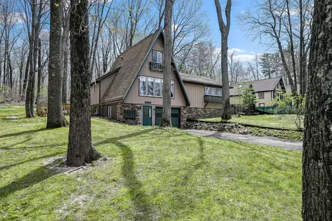 n7898 County Road G, Iola, WI 54945