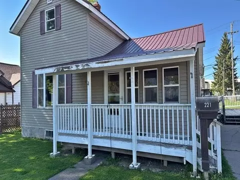 221 W 4th St, Neillsville, WI 54456