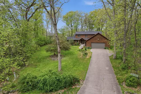 611 Honey Bear Ct, Waupaca, WI 54981