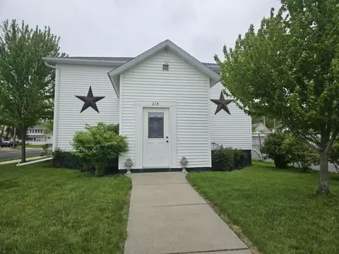 215 W Depot St, Marshfield, WI 54449