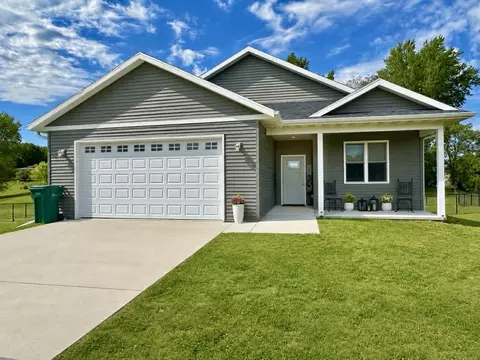 N6736 Clover Lane, Pardeeville, WI 53954