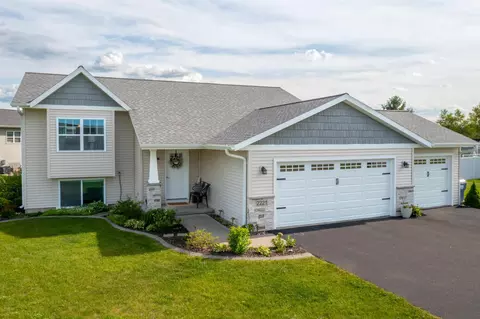 2221 Pond View Pl, Kronenwetter, WI 54455