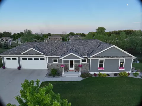 711 Meadow Ridge Ln, Plymouth, WI 53073