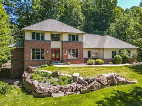 4049 Crestwood Dr, Wausau, WI 54403