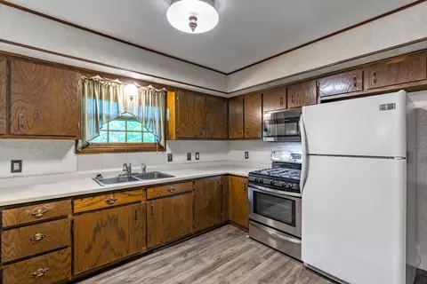 Kitchen - 3706 Sandy Ln, Weston, WI 54476 photo 3 of 5