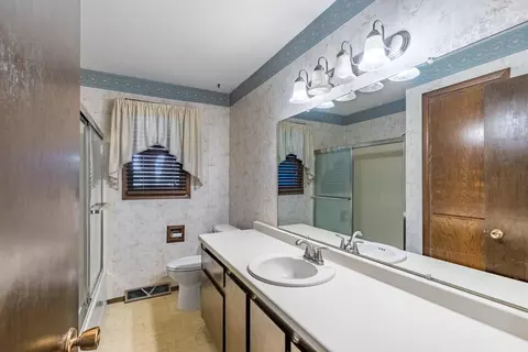Bath - 3706 Sandy Ln, Weston, WI 54476 photo 1 of 4