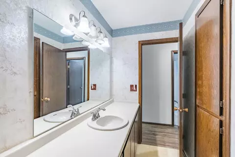 Bath - 3706 Sandy Ln, Weston, WI 54476 photo 2 of 4