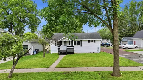 608 E 9th St, Marshfield, WI 54449
