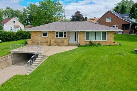 609 8th St, Marathon, WI 54448