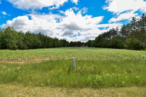 2633 Pioneer Rd, Stevens Point, WI 54482