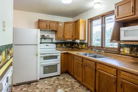 Kitchen - 166059 Ringle Ave, Ringle, WI 54471 photo 1 of 2