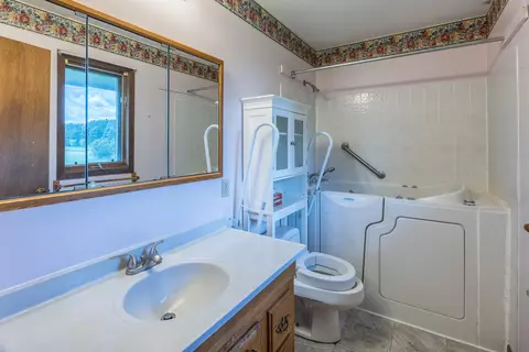 Bath - 166059 Ringle Ave, Ringle, WI 54471 photo 3 of 4