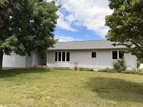 2320 James Ave, Altoona, WI 54720