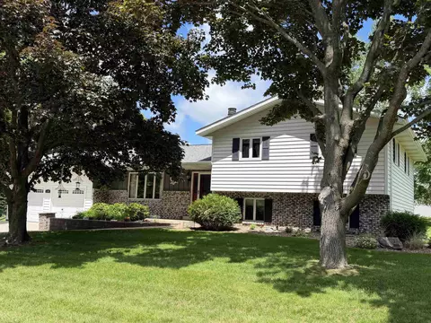1107 W State St, Marshfield, WI 54449