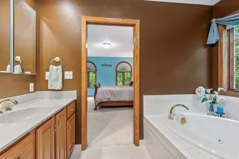 Bath - w5570 Lonn Road, Tomahawk, WI 54487 photo 4 of 6