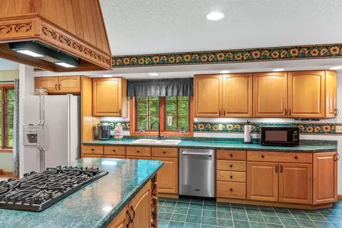 Kitchen - w5570 Lonn Road, Tomahawk, WI 54487 photo 2 of 5