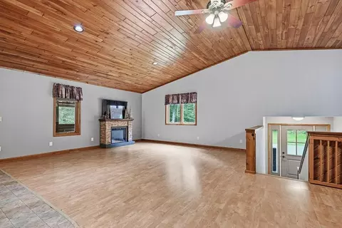 Living - 3475 Oak Hill Ln, Eagle River, WI 54521 photo 6 of 8