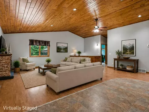Living - 3475 Oak Hill Ln, Eagle River, WI 54521 photo 4 of 8