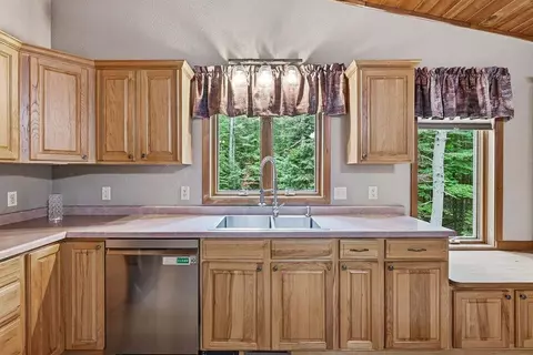 Kitchen - 3475 Oak Hill Ln, Eagle River, WI 54521 photo 3 of 4