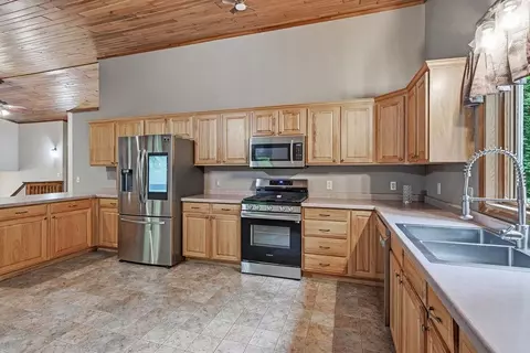 Kitchen - 3475 Oak Hill Ln, Eagle River, WI 54521 photo 4 of 4