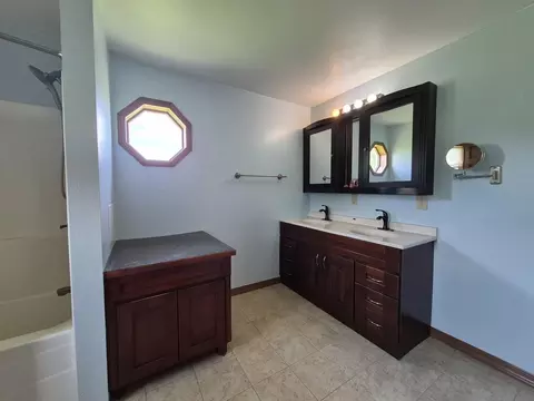 Bath - 12050 Wren Rd, Marshfield, WI 54449 photo 2 of 4
