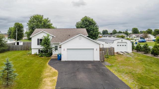 2104 Meadow Dr, Kronenwetter, WI 54455