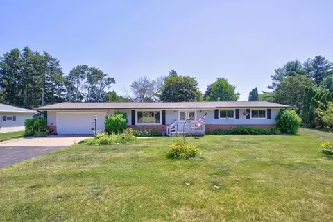 444 Meadow Ln, Wisconsin Rapids, WI 54494