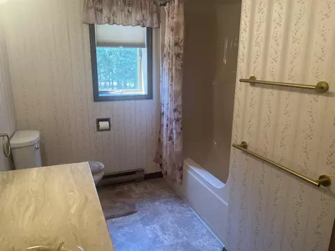 Bath - 3808 Powers St, Weston, WI 54476 photo 2 of 3